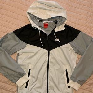 NWOT!! Nike windbreaker!!